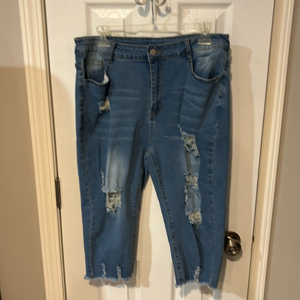 Distressed Capri Jeans